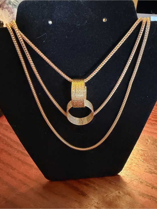 Jewelry - 🚨10/$10🚨Gold-Tone 3 Layered Ring Pendant Necklace